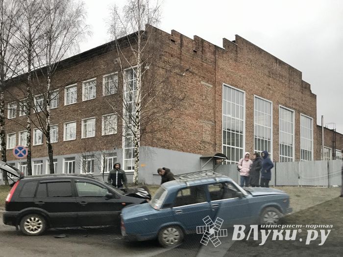 ДТП на ул. Маршала Жукова в Великих Луках (ФОТО)