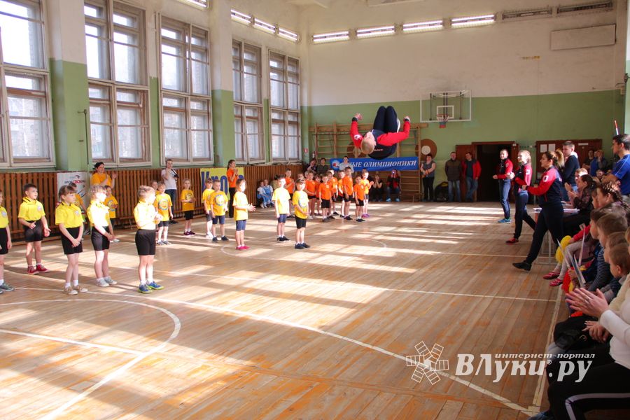 В Великих Луках проходят спортивные соревнования среди дошколят «Юные олимпионики» (ФОТО)