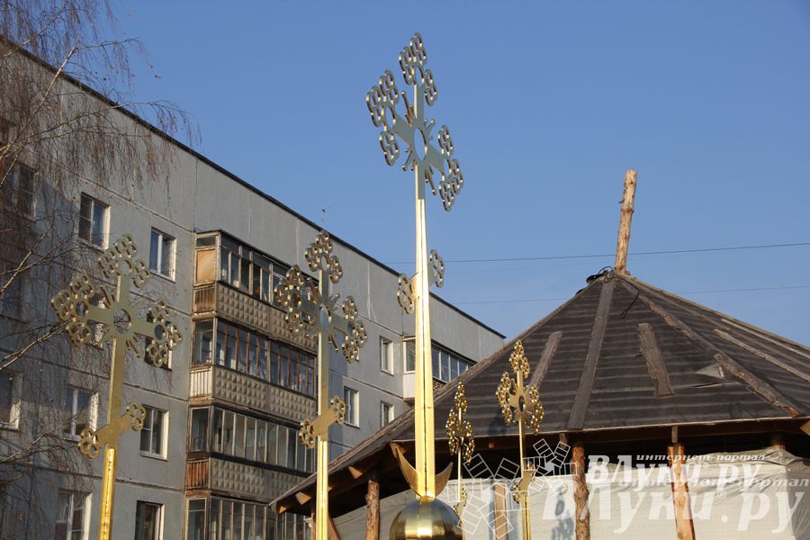 У храма святителя Тихона теперь есть освященные кресты