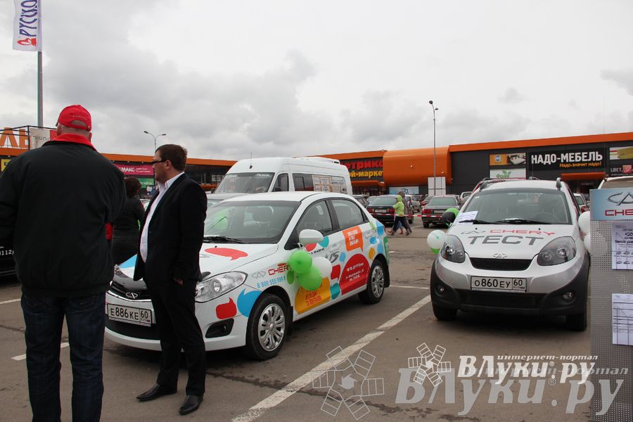 В Великих Луках прошла автомобильная ярмарка