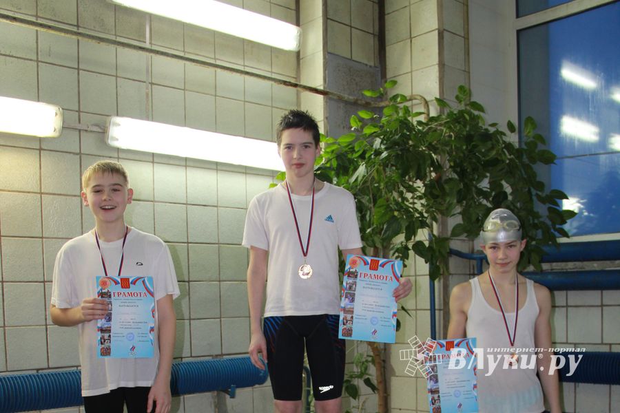 В Великих Луках прошло Первенство по плаванию (фото)