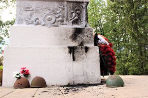 Полиция Великих Лук разыскивает малолетних вандалов