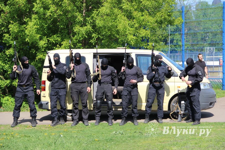 Спецназ «разгромил» на Дятлинке «банду»