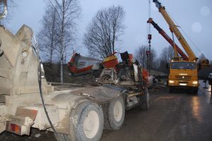 В районе деревни Булынино перевернулась бетономешалка (ФОТО)