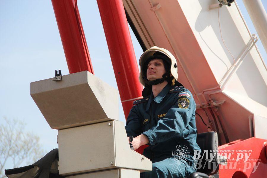 В Великих Луках прошли соревнования пожарных расчетов