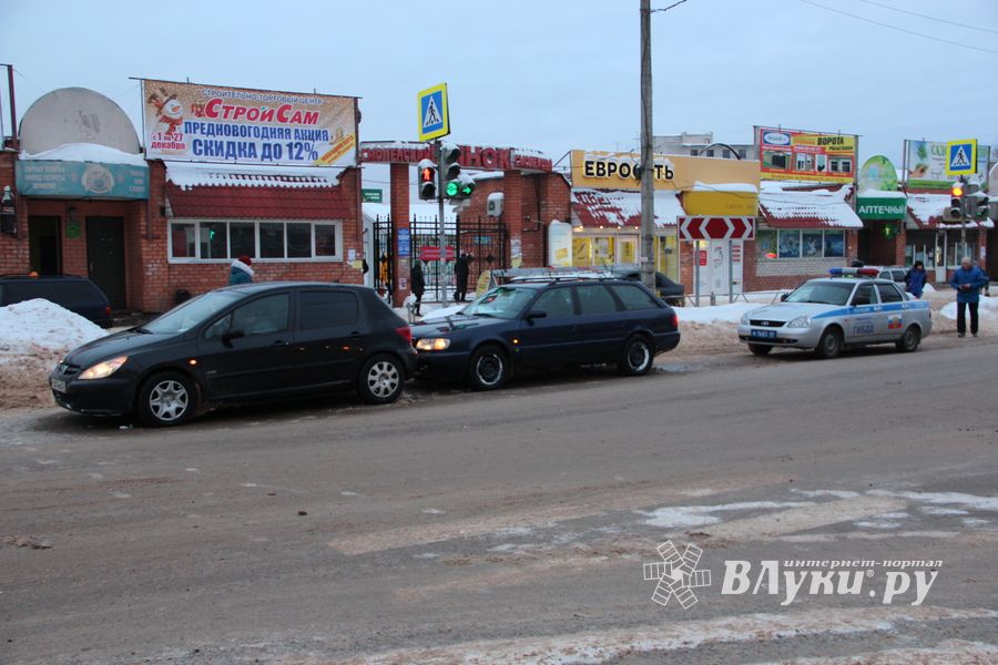 На перекрестке Октябрьский — Гагарина произошло ДТП (фото)