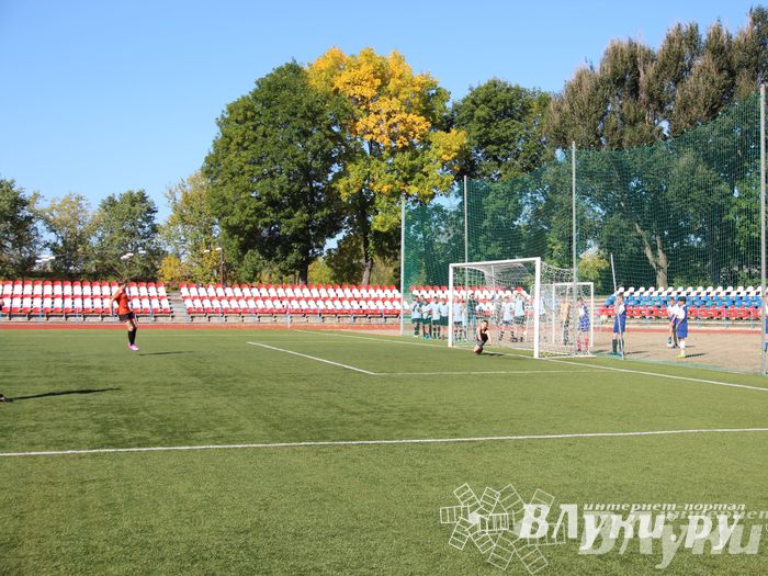 В Великих Луках стартовал открытый турнир по футболу