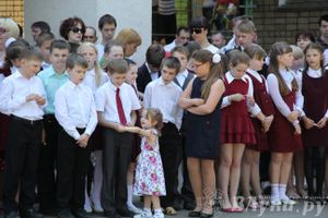 В Великих Луках прозвенели «Последние звонки»