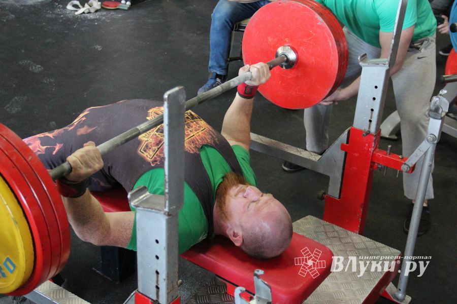 В Великих Луках состоялись Чемпионат и Первенство Псковской области по жиму штанги лежа (ФОТО)