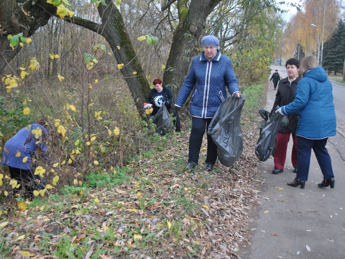 Коллектив Лицея №10 провёл субботник (ФОТО)