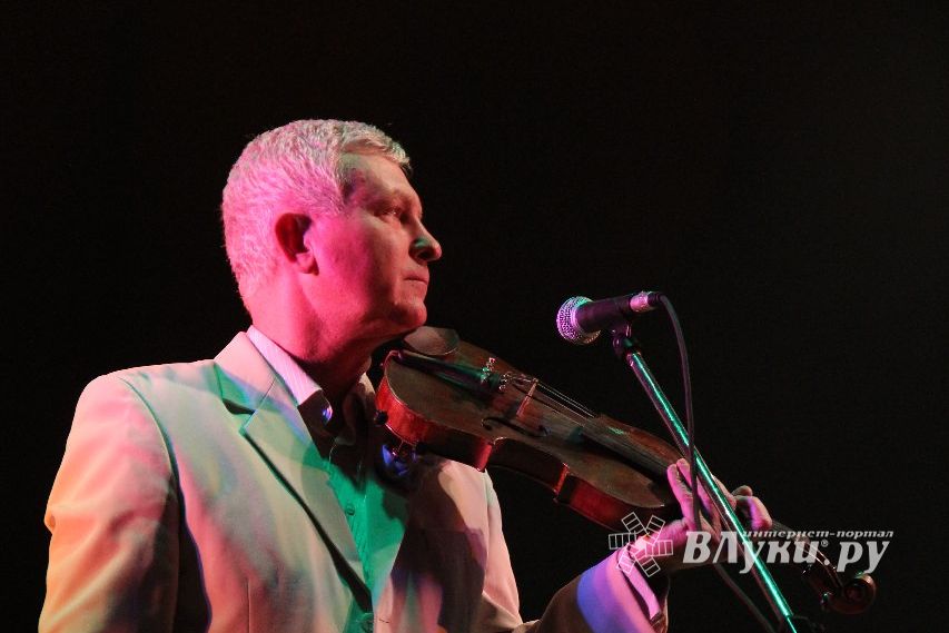 В Великих Луках состоялся сольный концерт певицы Цветаны