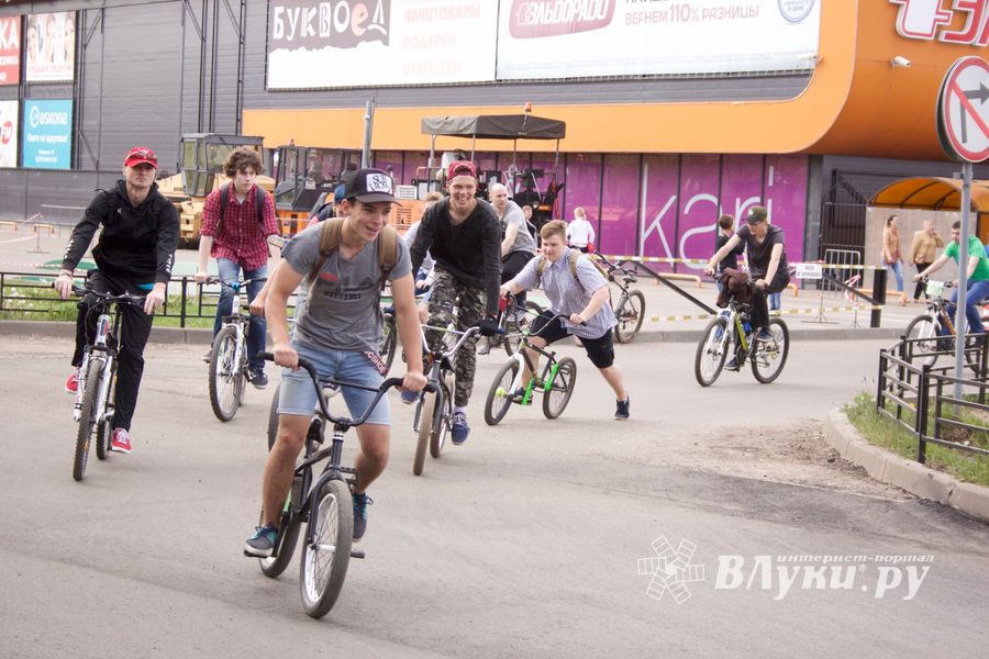 В Великих Луках прошёл Всероссийский велопарад (ФОТО)