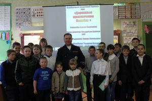 В Псковской области сотрудники ГИБДД проводят мероприятия по правовому информированию (фото)