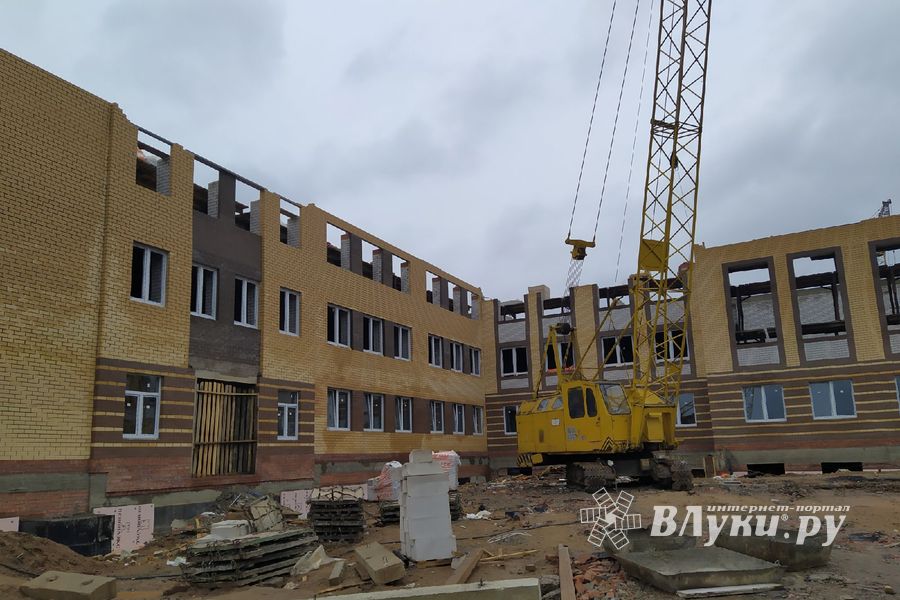 Руководству Великих Лук поручено ускорить строительство школы (ФОТО)