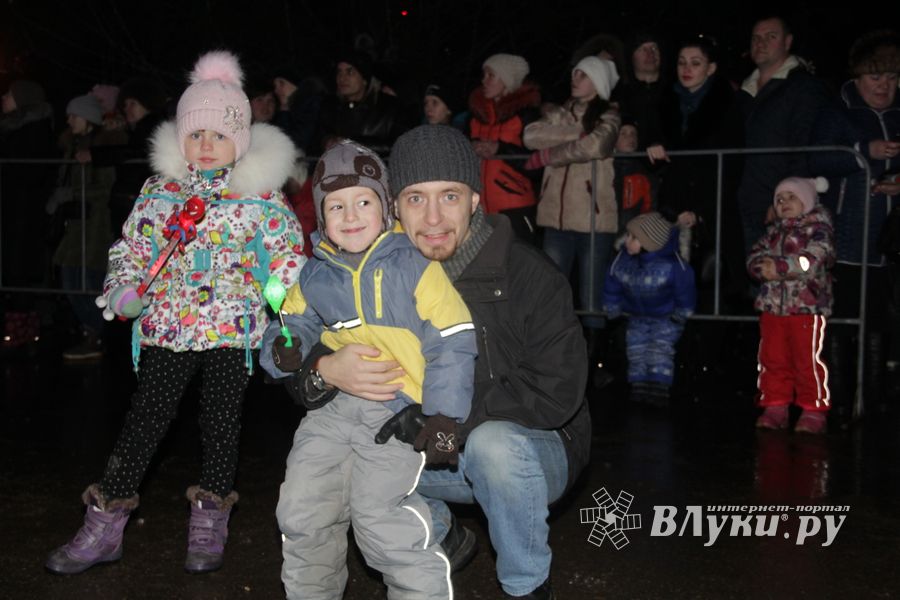 Великие Луки к встрече Нового года готовы (ФОТО)