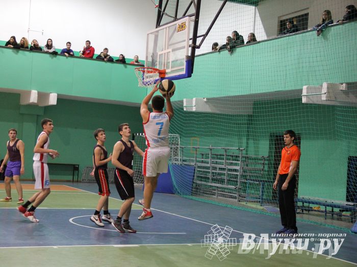 В Великих Луках прошли финальные игры муниципального этапа «КЭС-Баскет» (фото)