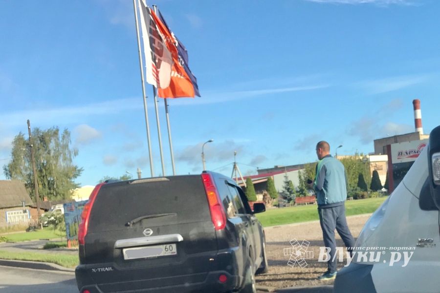 Пробка на ул. 3-й Ударной Армии в Великих Луках (ФОТО)