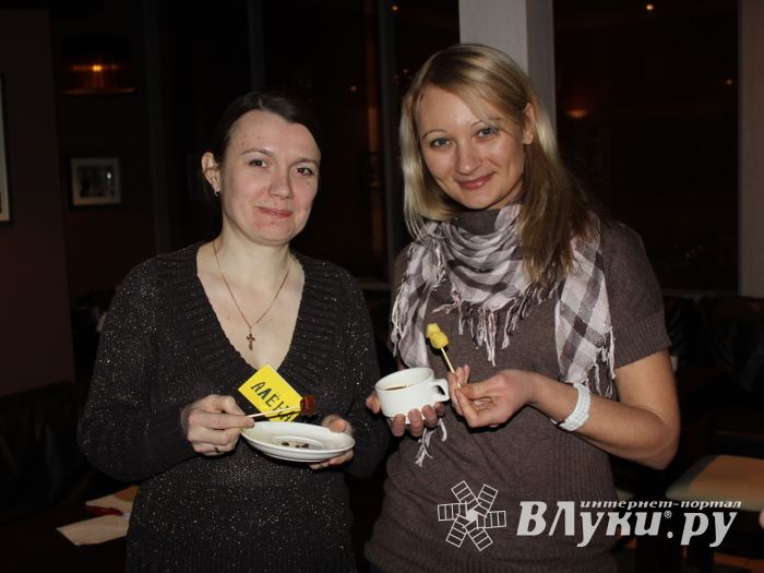 Компания "МТС" поздравляет всех своих клиентов и информационных партнеров с наступающим Новым Годом и Рождеством!