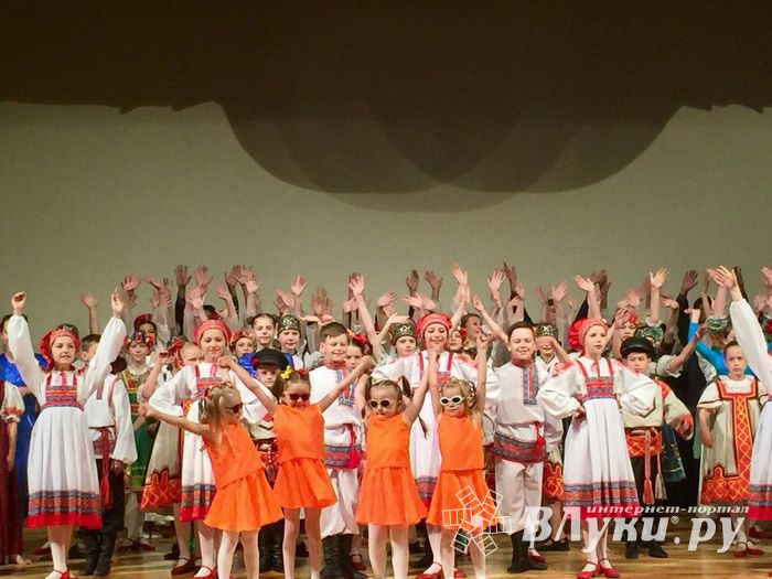 В Международном арт-пленэре «Чудное мгновенье» в Пушкинских Горах учатвуют воспитанники великолукского детского сада (ФОТО)