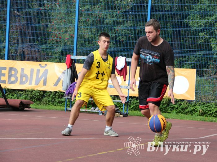 В Великих Луках прошли региональные соревнования «Оранжевый мяч» (ФОТО)