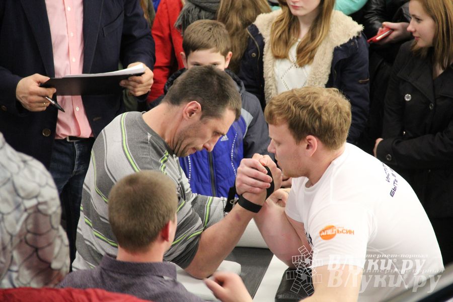 В ТЦ «Апельсин» прошла весенняя ночь распродаж