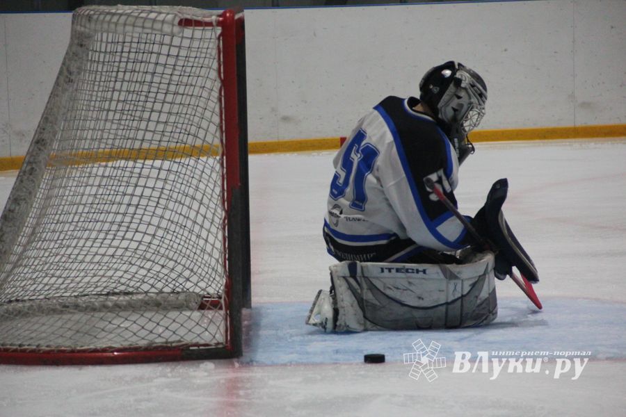 Две победы у великолукских хоккейных команд (ФОТО)