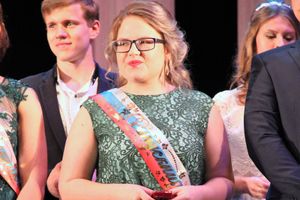 В Великих Луках выпускникам вручили медали «За особые успехи в учении» (ФОТО)