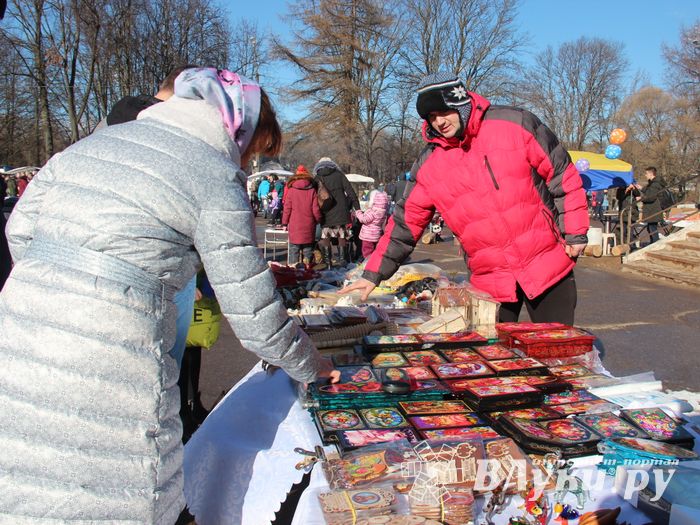 В Великих Луках широко отметили Масленицу (ФОТО)