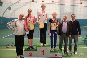 В СК «Ника» проходит открытый городской турнир по большому теннису (фото)