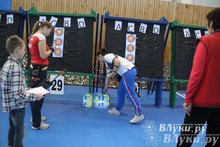 Великолучанка Александра Савенкова стала обладательницей золота на всероссийских соревнованиях по стрельбе из лука (фото)