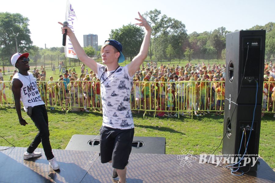 Яркие эмоции «ColorFest» в Великих Луках (ФОТО)