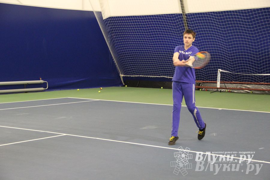В СК «Ника» проходит открытый городской турнир по большому теннису (фото)