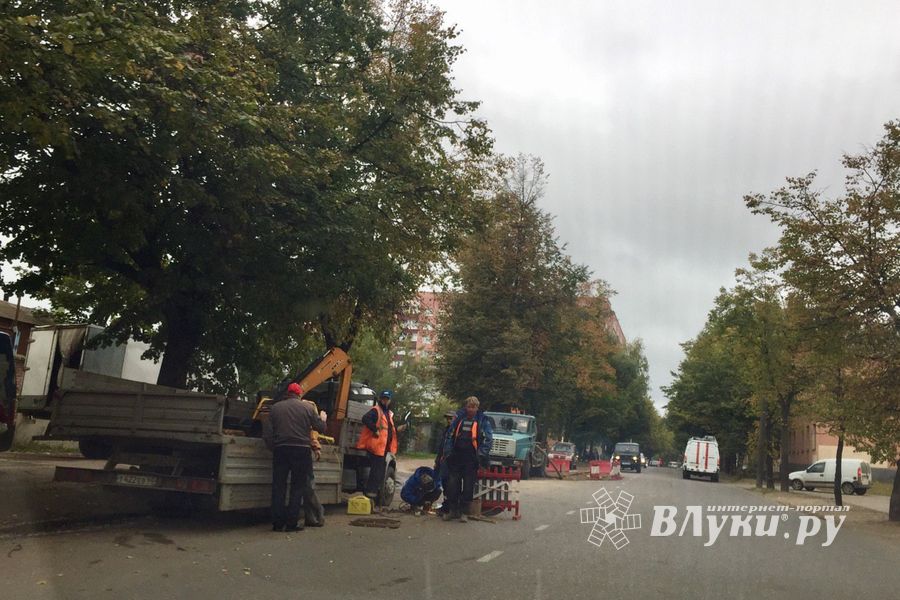 В Великих Луках ремонтируют дороги и улицы (ФОТО)