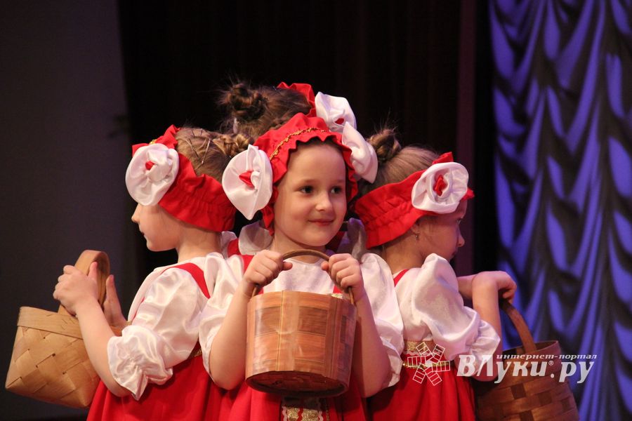 В Великих Луках прошёл «Танцевальный круговорот» для самых юных танцоров (ФОТО)