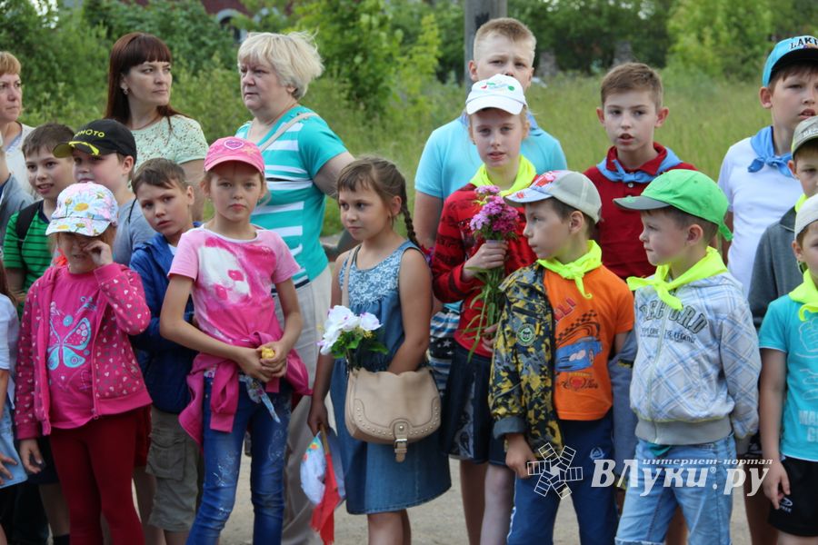 В Великих Луках проходит День памяти и скорби (ФОТО)