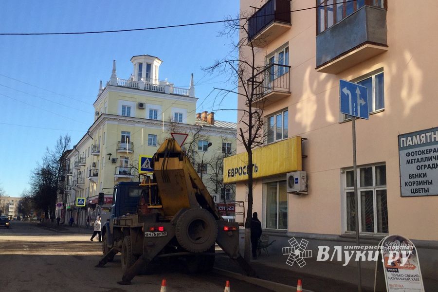 ФОТОФАКТ: Фасадные работы в Великих Луках 