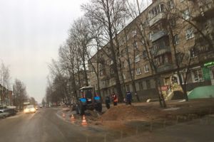 На ул. Дьяконова вскрыто дорожное полотно (ФОТО)