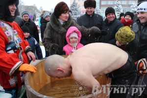 В Великих Луках встретили Масленицу