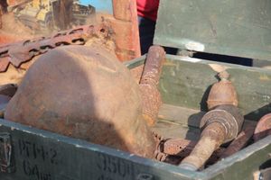 Великолучанам показывают армейскую технику и кормят кашей (6+) (ФОТО)