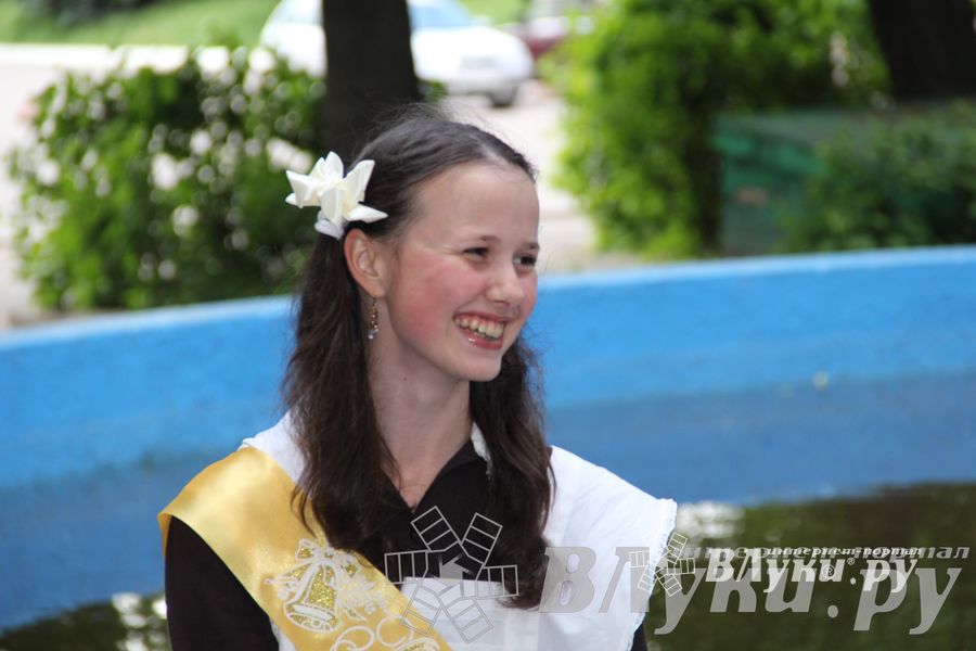 «Последний звонок» в школах Великих Лук