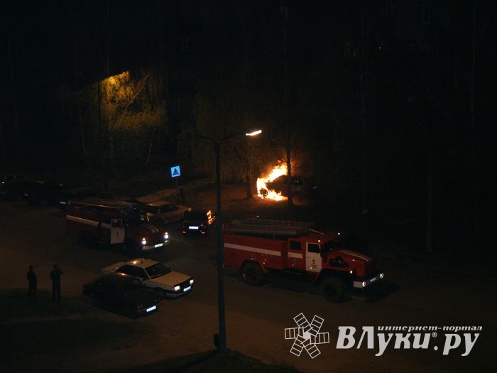 На Дружбе загорелся BMW