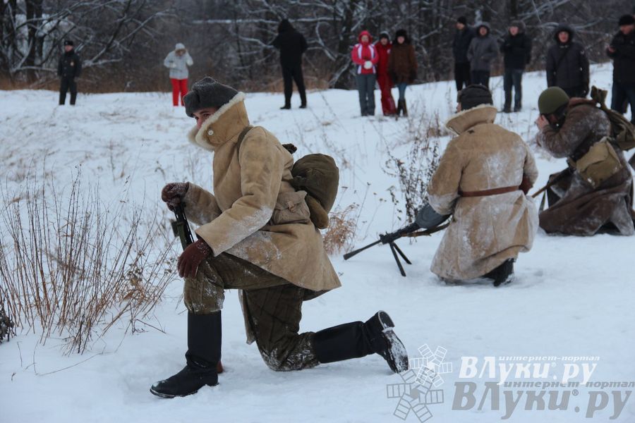 Реконструкция битвы за освобождение Великих Лук