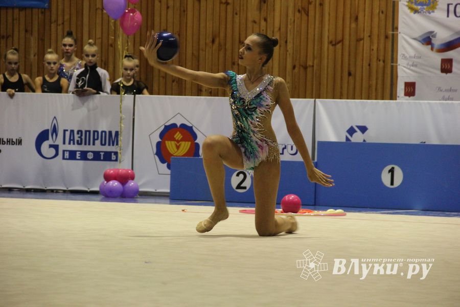 В Великих Луках завершился первый день соревнований Открытого Первенства города по художественной гимнастике (ФОТО) (0+))