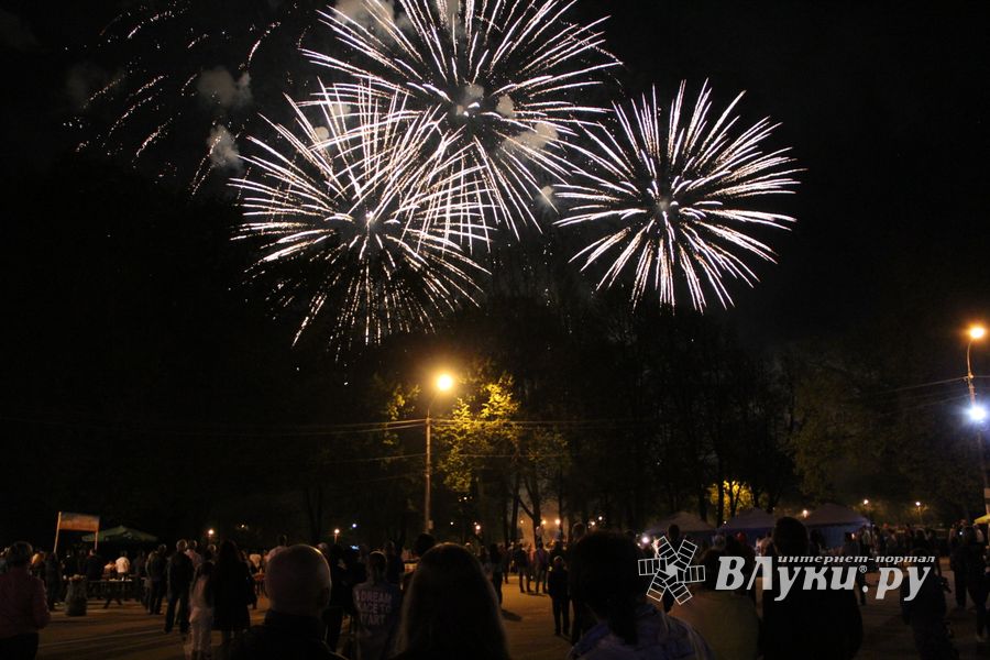 Салют в Великих Луках (ФОТО)