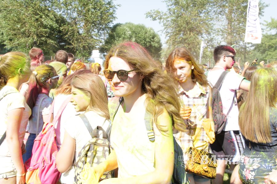 Яркие эмоции «ColorFest» в Великих Луках (ФОТО)