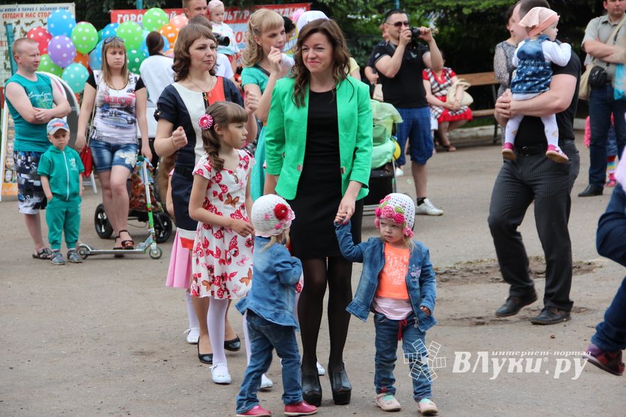 В Великих Луках чествовали близнецов (ФОТО)