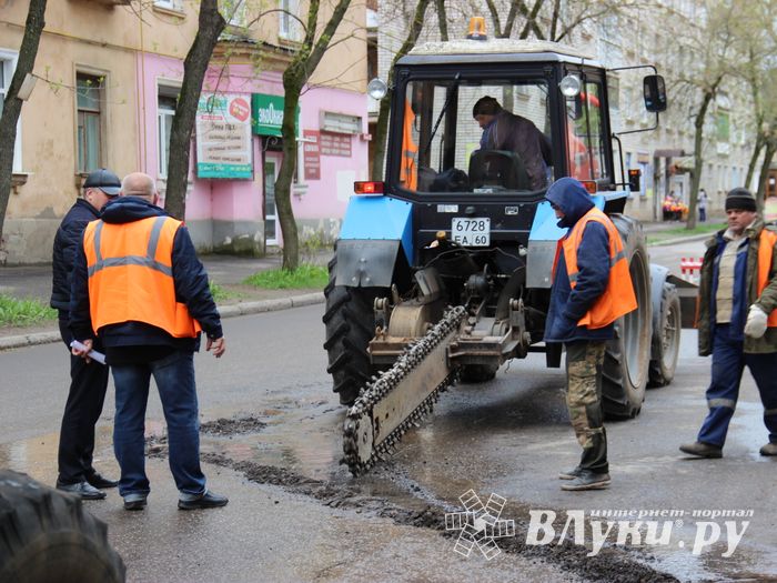 На Ставского устраняют прорыв в водопроводе (ФОТО)
