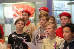 Великолучане отмечают День флага (ФОТО)