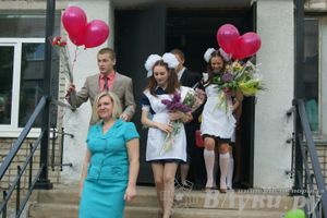 «Последний звонок» в школах Великих Лук