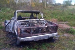 В Великих Луках горел автомобиль (ФОТО)